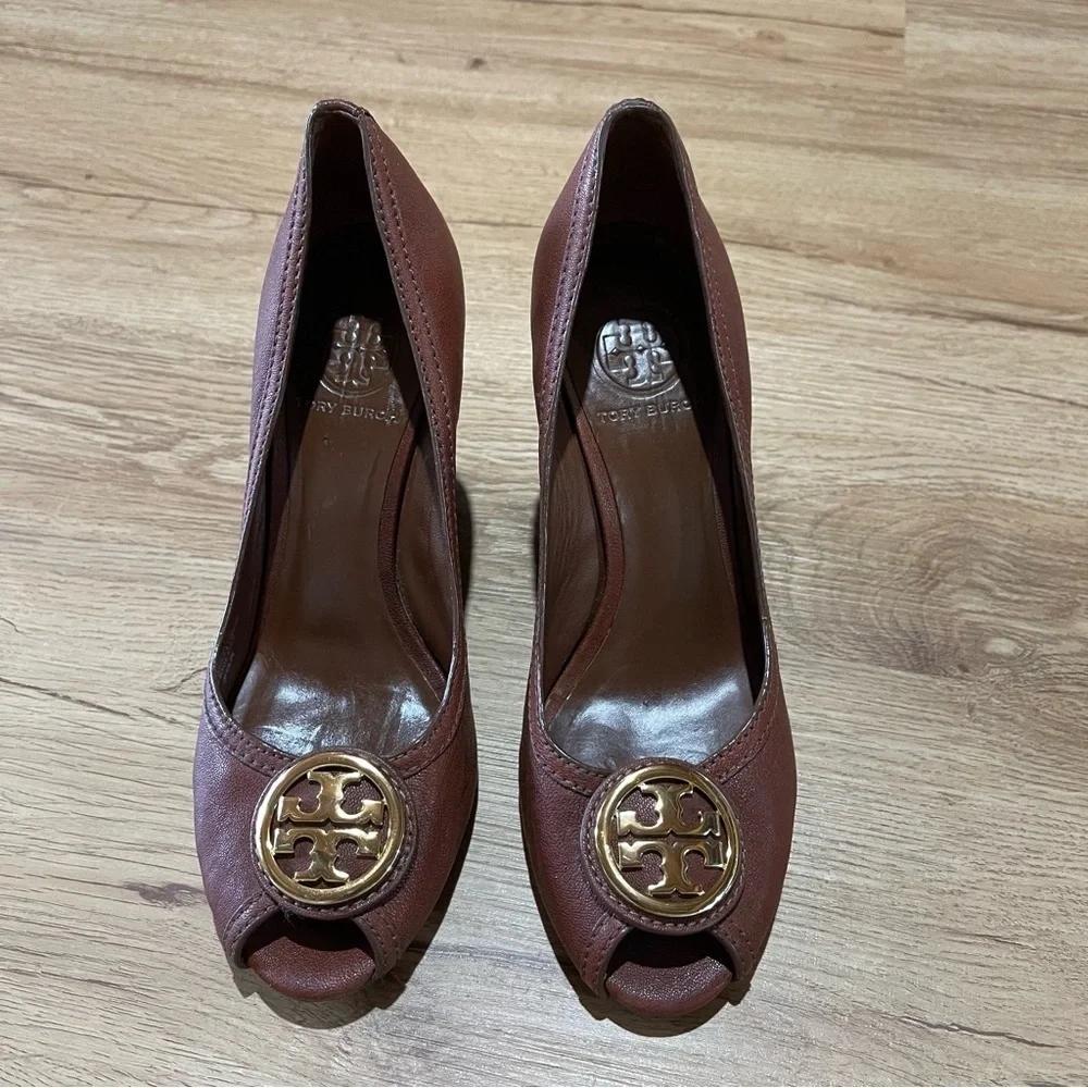 Tory Burch Selma Peep Toe Wedge Heel Shoes Size 7.5M Brown Leather